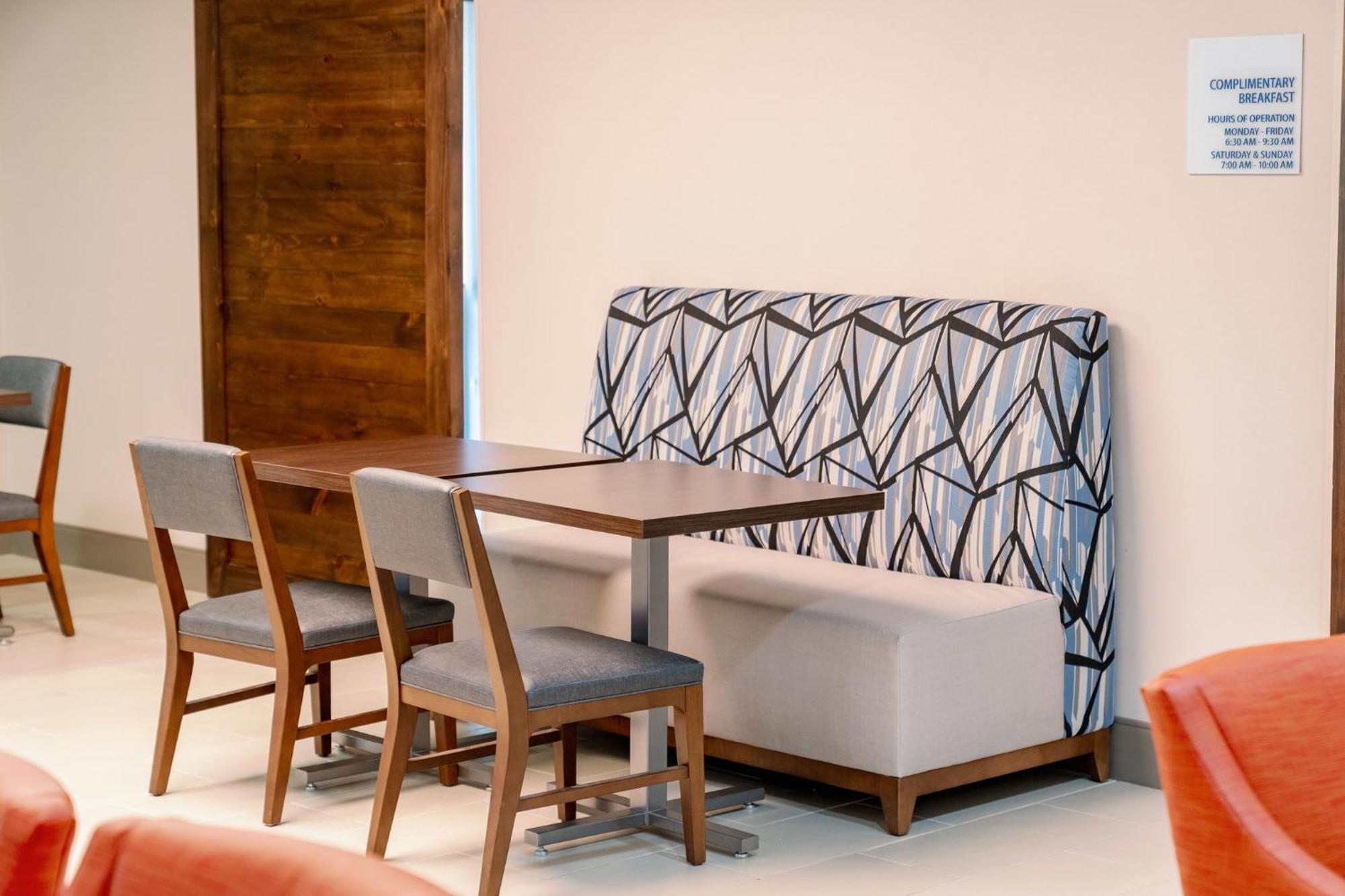 Holiday Inn Express Hotel Raleigh Southwest By Ihg Екстер'єр фото