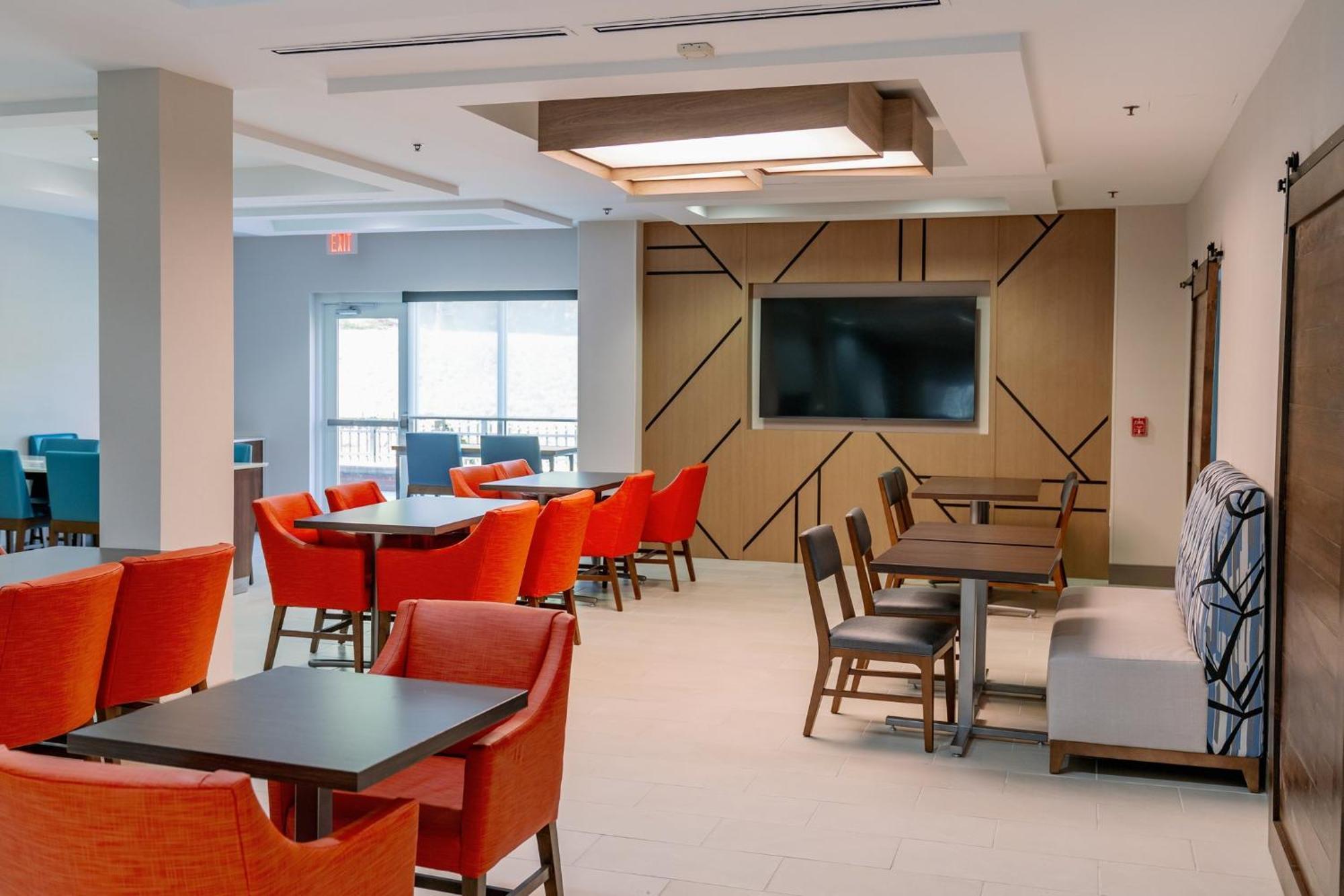 Holiday Inn Express Hotel Raleigh Southwest By Ihg Екстер'єр фото