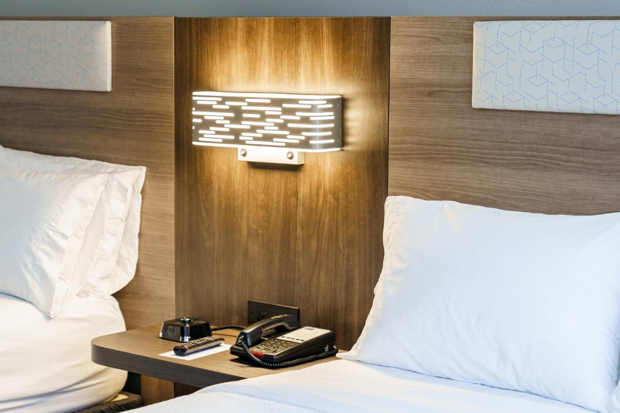Holiday Inn Express Hotel Raleigh Southwest By Ihg Екстер'єр фото