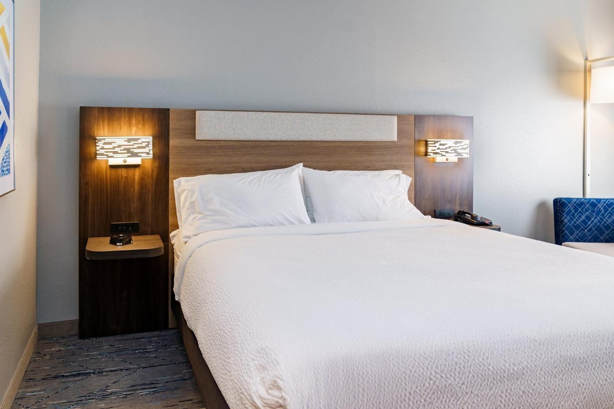 Holiday Inn Express Hotel Raleigh Southwest By Ihg Екстер'єр фото